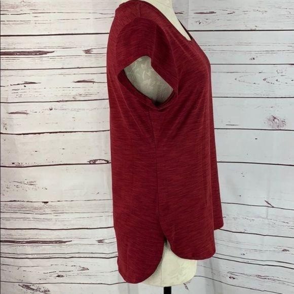 Reebok Woman's Burgundy Rounded Hem Athletic Short Sleeve Shirt Size Medium - Picture 2 of 8